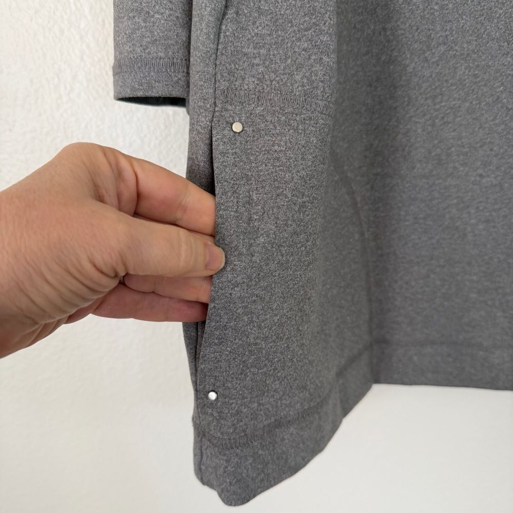 Weekends by Chico’s Top Size 1 (med 8) Gray V-Neck 3/4 Sleeve Knit Shirt - Picture 4 of 9